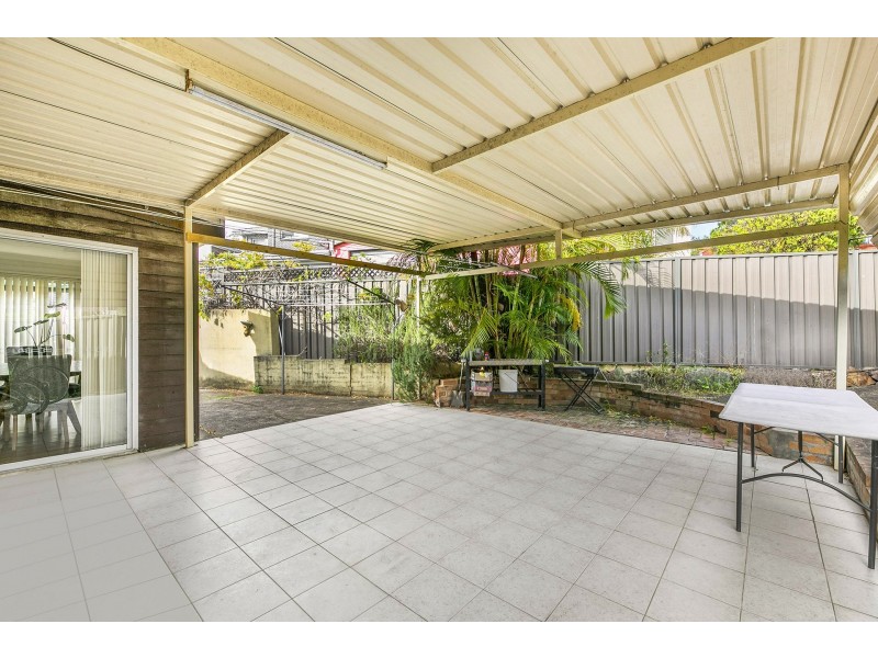 14 Lincoln Road, Georges Hall NSW 2198