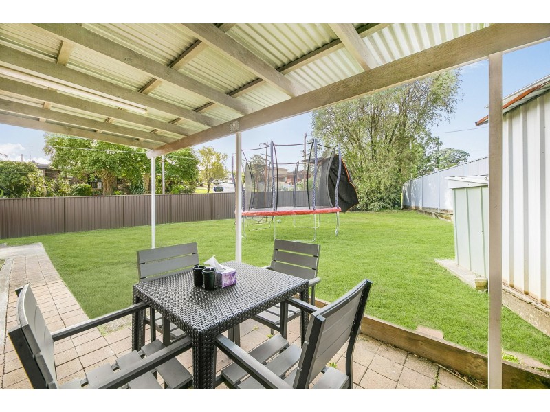 14 Lincoln Road, Georges Hall NSW 2198