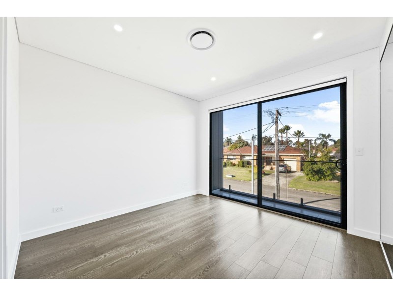 2/32 Lucas Avenue, Moorebank NSW 2170