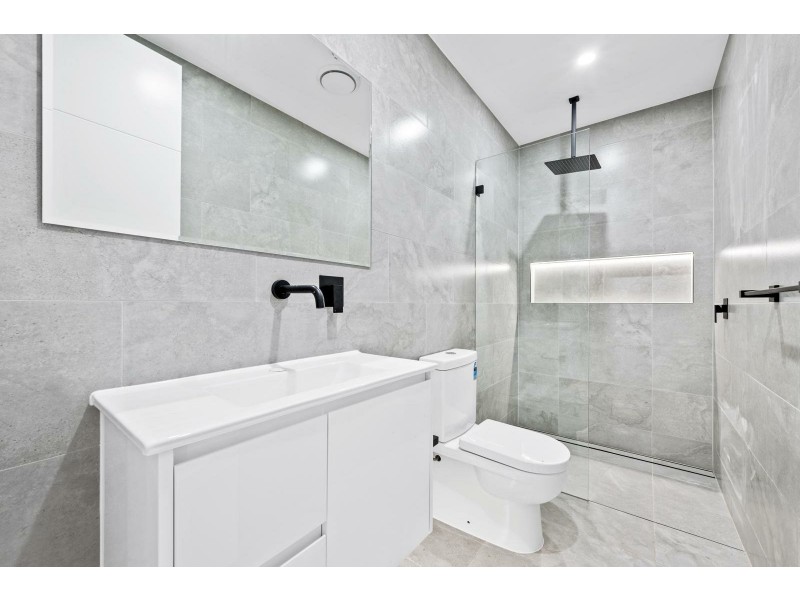 2/32 Lucas Avenue, Moorebank NSW 2170