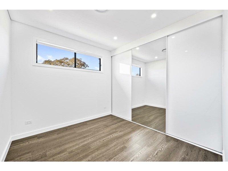 2/32 Lucas Avenue, Moorebank NSW 2170