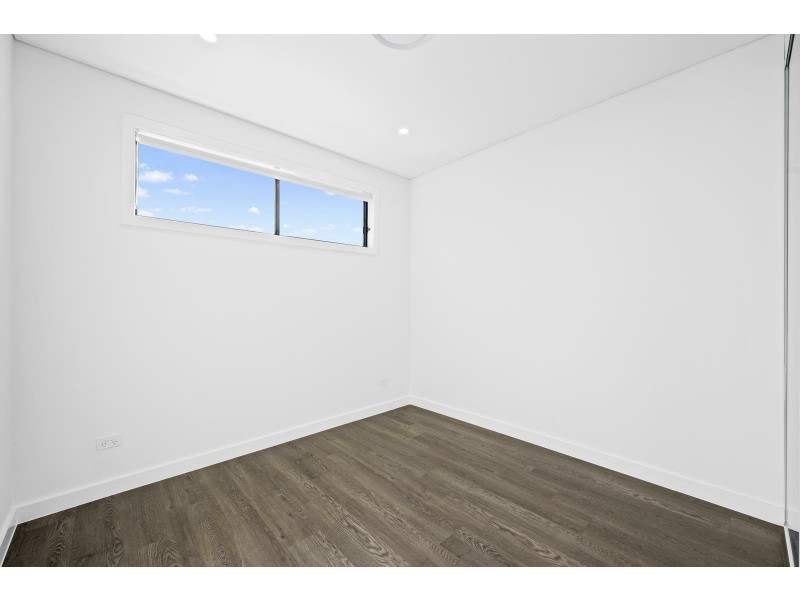 2/32 Lucas Avenue, Moorebank NSW 2170