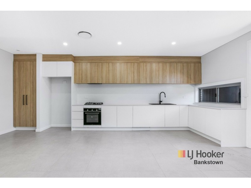 4/6 Kalimna Street, Moorebank NSW 2170
