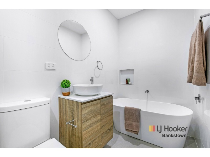 4/6 Kalimna Street, Moorebank NSW 2170