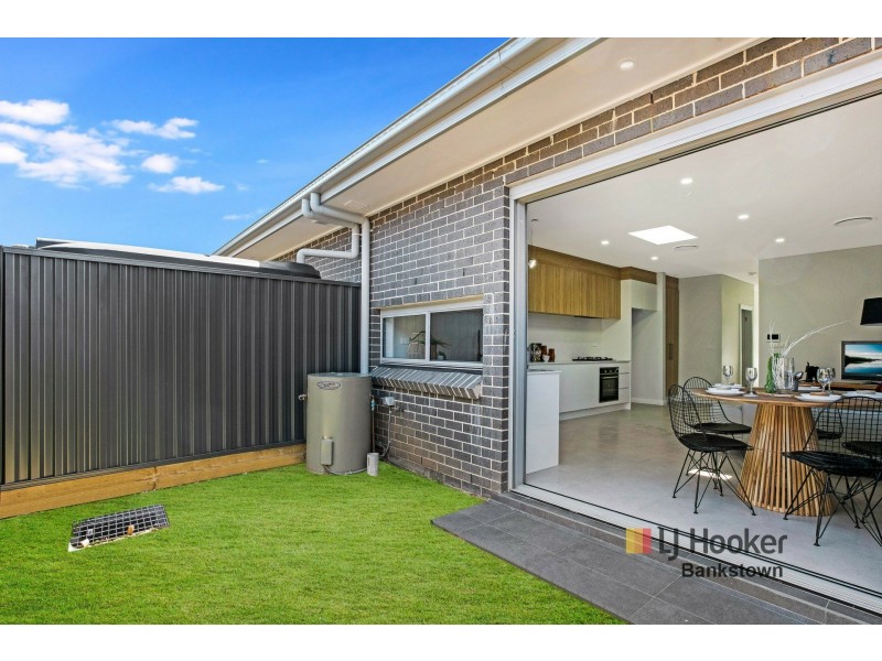4/6 Kalimna Street, Moorebank NSW 2170