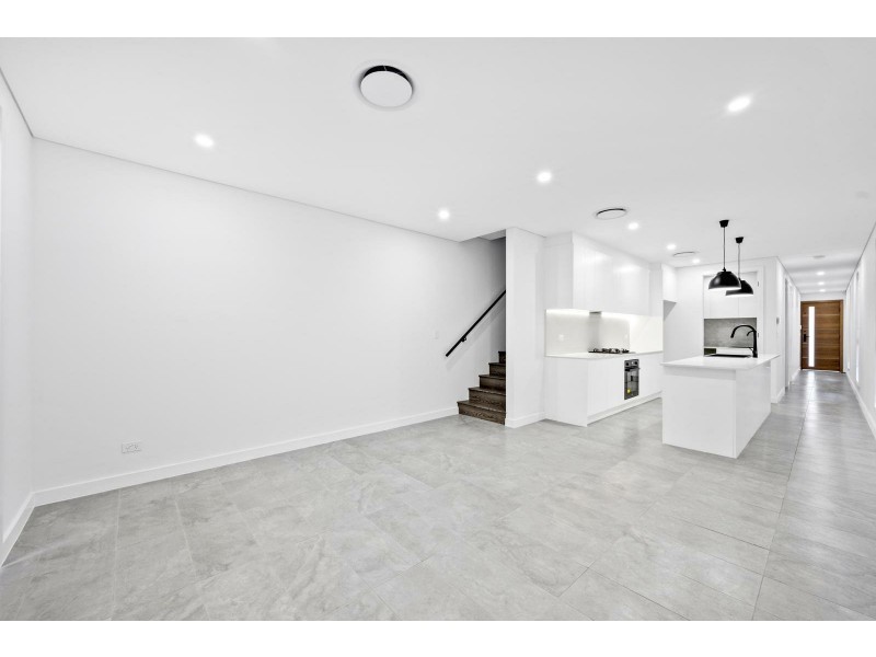 4/32 Lucas Avenue, Moorebank NSW 2170