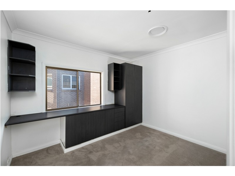 532 Henry Lawson Drive, East Hills NSW 2213