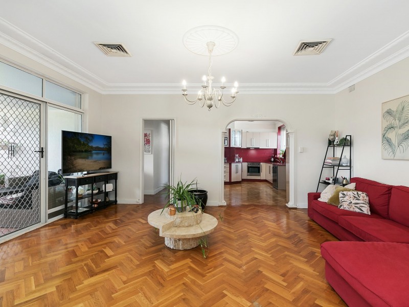 30 Cumberland Avenue, Georges Hall NSW 2198