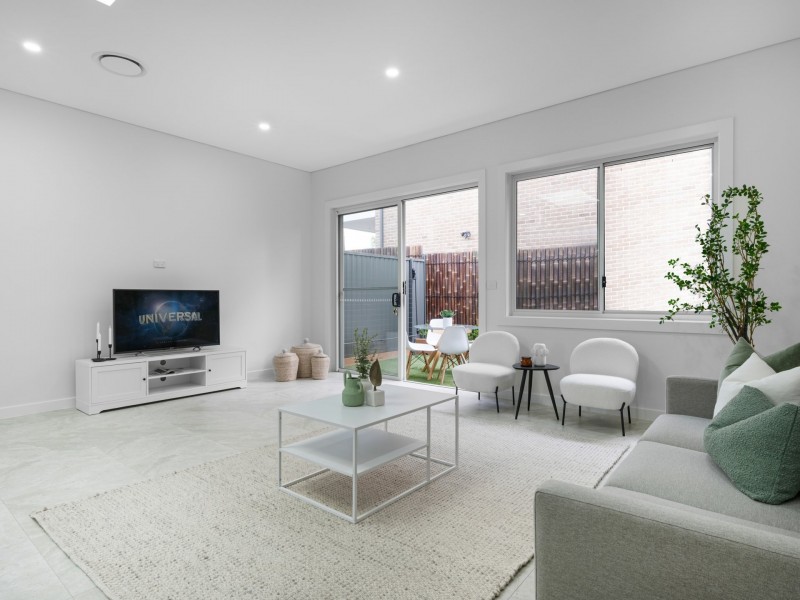 2/39 Bangalow avenue, Chipping Norton NSW 2170