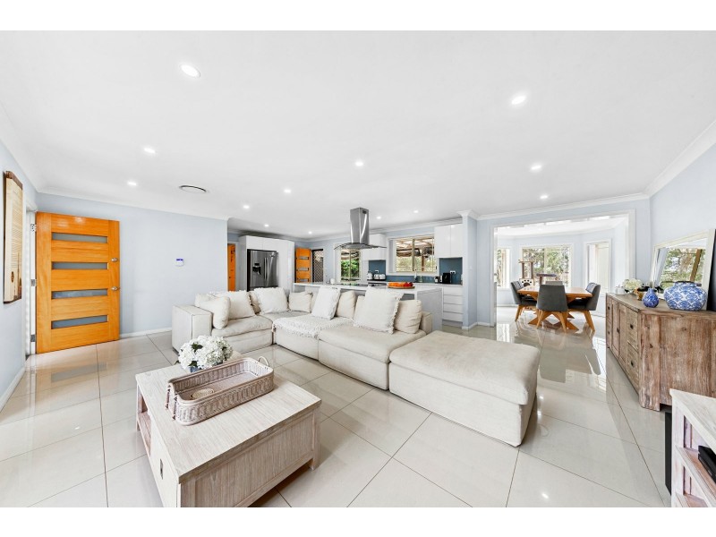 33 Wendy Avenue, Georges Hall NSW 2198