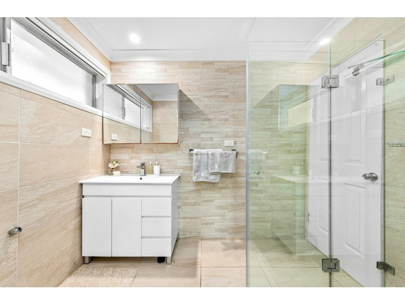 33 Wendy Avenue, Georges Hall NSW 2198