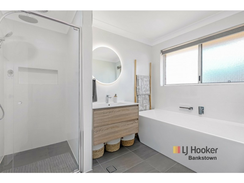 32 Yvonne Crescent, Bass Hill NSW 2197