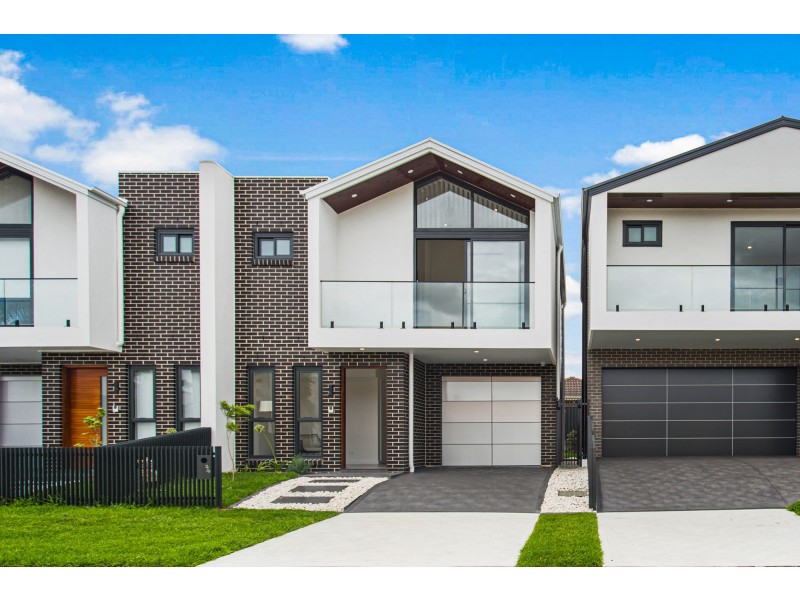 3/6 Implexa Court, Wattle Grove NSW 2173