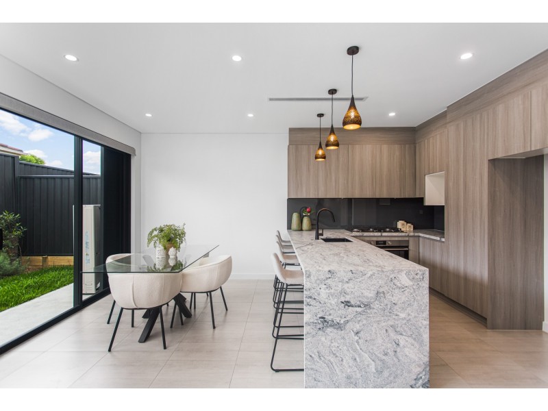 3/6 Implexa Court, Wattle Grove NSW 2173