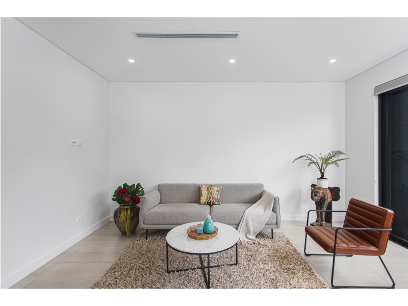 3/6 Implexa Court, Wattle Grove NSW 2173