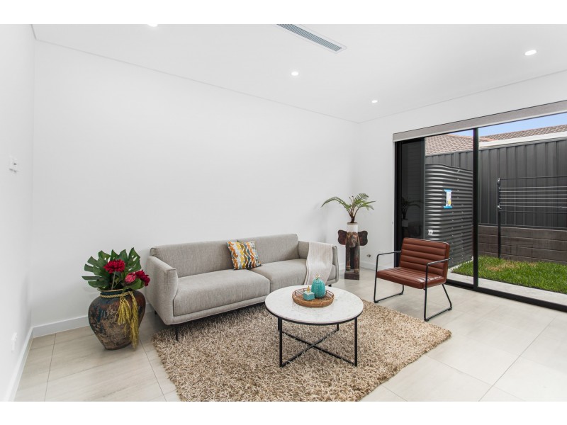 3/6 Implexa Court, Wattle Grove NSW 2173