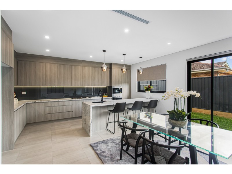 4/6 Implexa Court, Wattle Grove NSW 2173