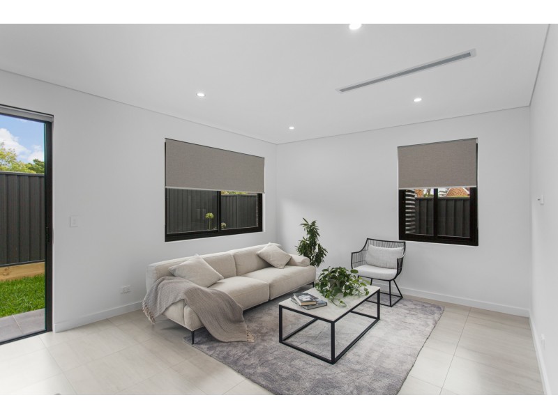 4/6 Implexa Court, Wattle Grove NSW 2173