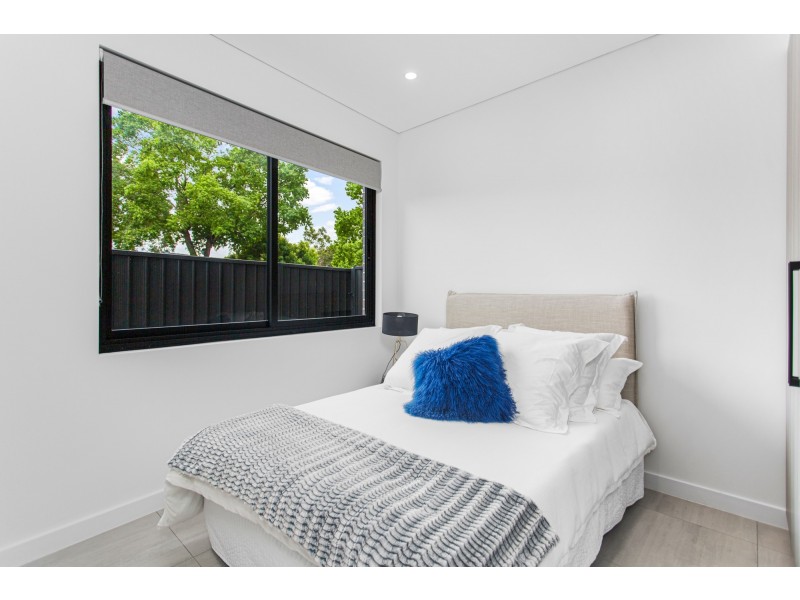 4/6 Implexa Court, Wattle Grove NSW 2173