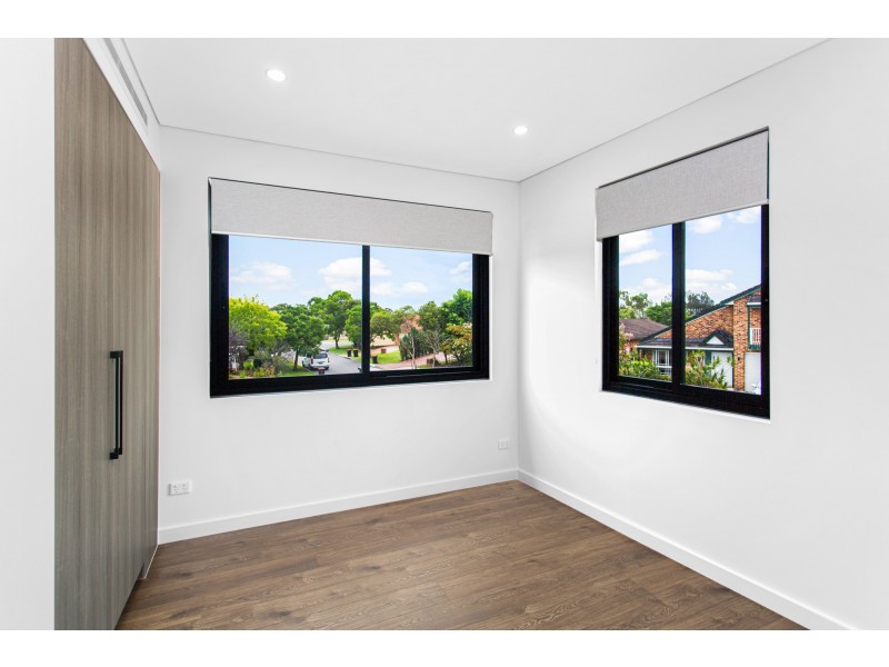 4/6 Implexa Court, Wattle Grove NSW 2173