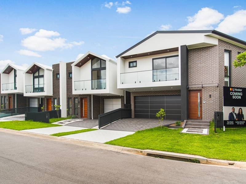 4/6 Implexa Court, Wattle Grove NSW 2173