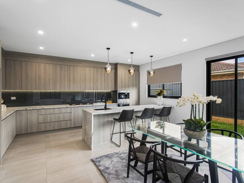 4/6 Implexa Court, Wattle Grove NSW 2173