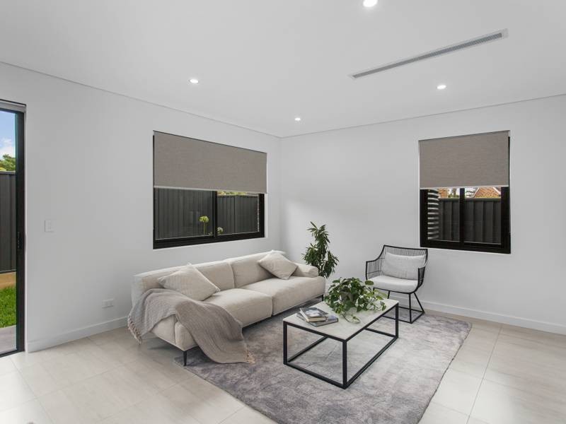 4/6 Implexa Court, Wattle Grove NSW 2173