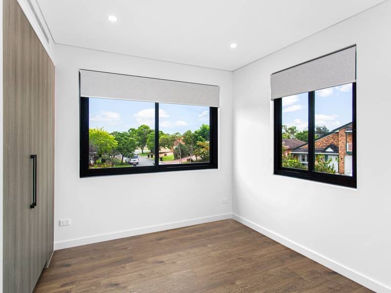 4/6 Implexa Court, Wattle Grove NSW 2173