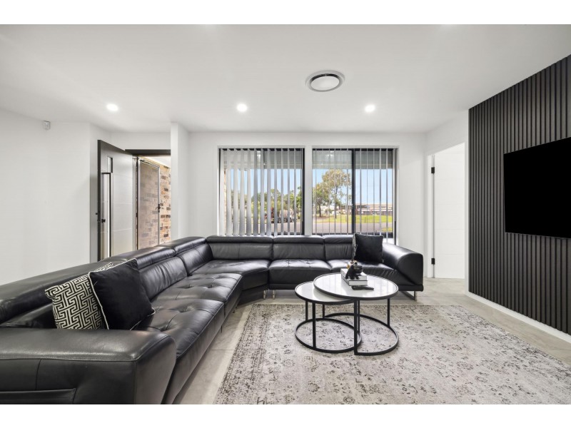 1 Ledbury Place, Chipping Norton NSW 2170