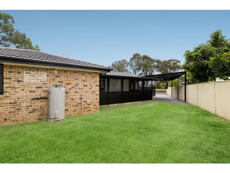 1 Ledbury Place, Chipping Norton NSW 2170