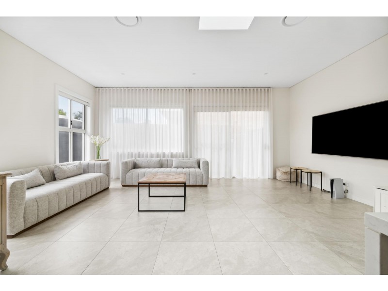 1/39 Bangalow Avenue, Chipping Norton NSW 2170