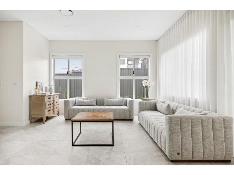 1/39 Bangalow Avenue, Chipping Norton NSW 2170