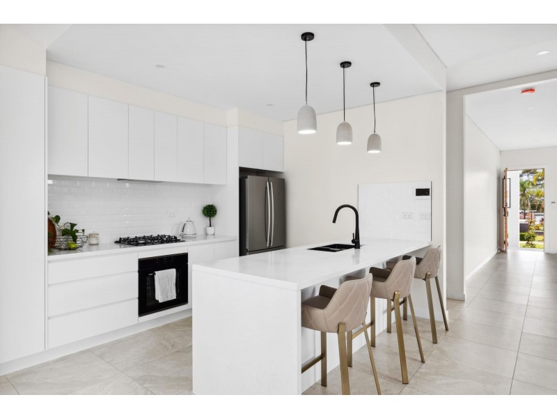 1/39 Bangalow Avenue, Chipping Norton NSW 2170