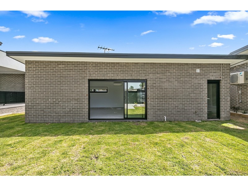 1/231 Henry Lawson Drive, Georges Hall NSW 2198
