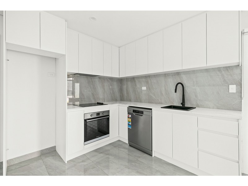 1/231 Henry Lawson Drive, Georges Hall NSW 2198