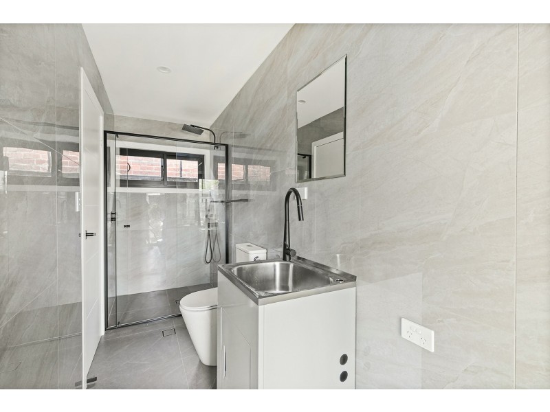 1/231 Henry Lawson Drive, Georges Hall NSW 2198