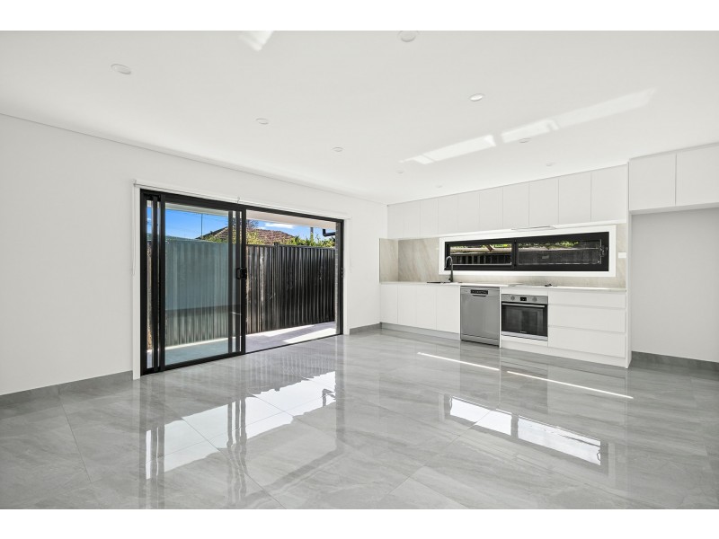 Granny Flat 2/231 Henry Lawson Drive, Georges Hall NSW 2198