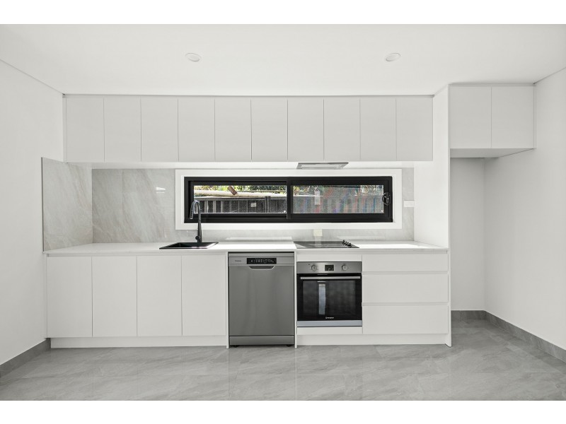 Granny Flat 2/231 Henry Lawson Drive, Georges Hall NSW 2198