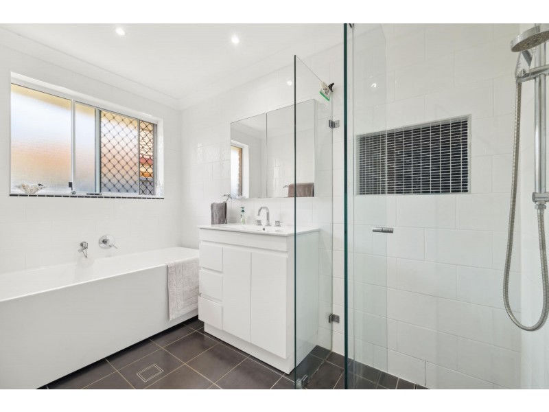 16 Colo Court, Wattle Grove NSW 2173