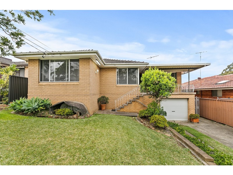 6 Cumberland Avenue, Georges Hall NSW 2198