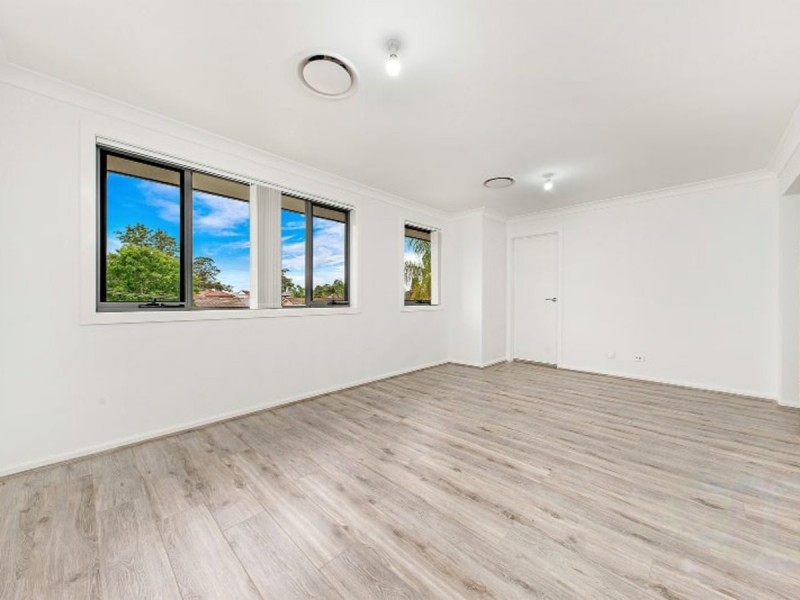 1/15 Harden Crescent, Georges Hall NSW 2198