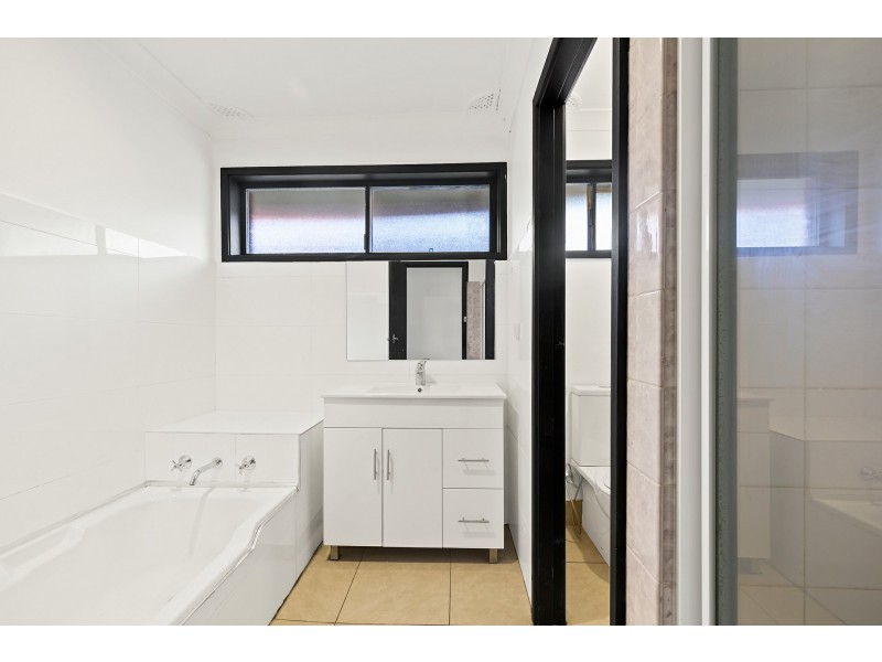 62 Caroline Crescent, Georges Hall NSW 2198