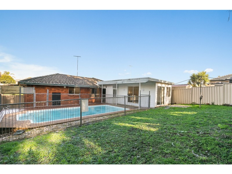 62 Caroline Crescent, Georges Hall NSW 2198