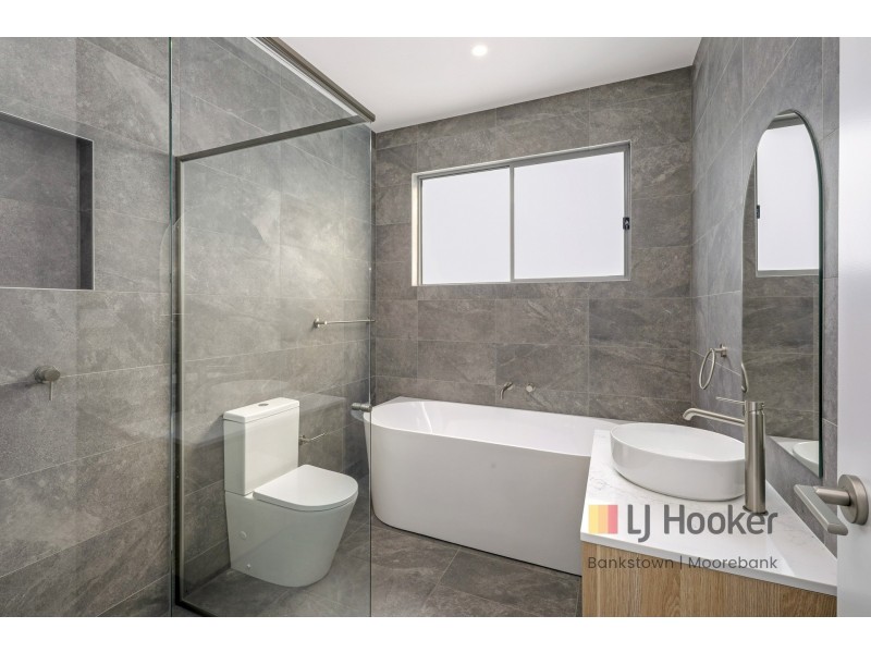 2A Jacquinot Place, Glenfield NSW 2167