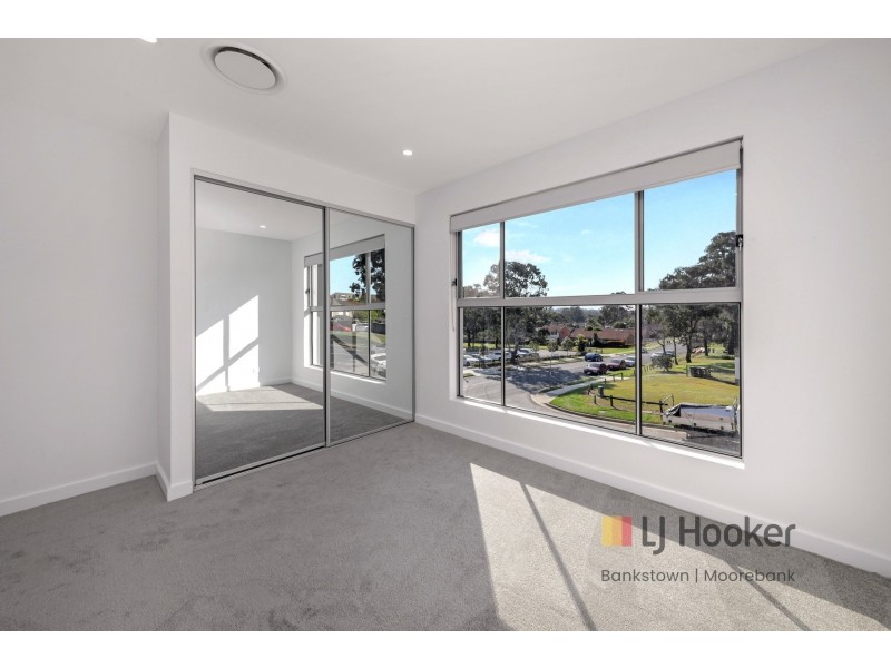 2A Jacquinot Place, Glenfield NSW 2167