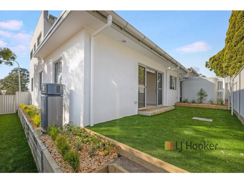 2A Jacquinot Place, Glenfield NSW 2167