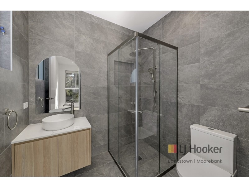 2E Jacquinot Place, Glenfield NSW 2167