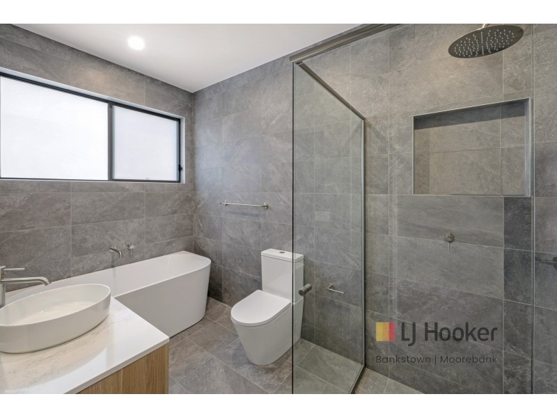 2E Jacquinot Place, Glenfield NSW 2167