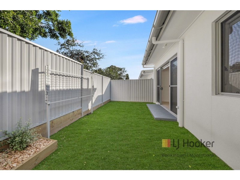 2E Jacquinot Place, Glenfield NSW 2167