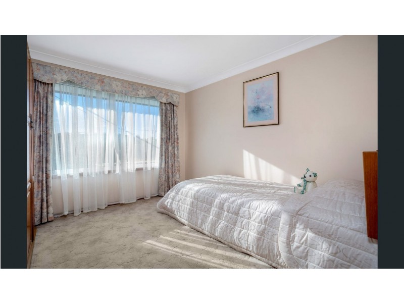 25 Oak Drive, Georges Hall NSW 2198